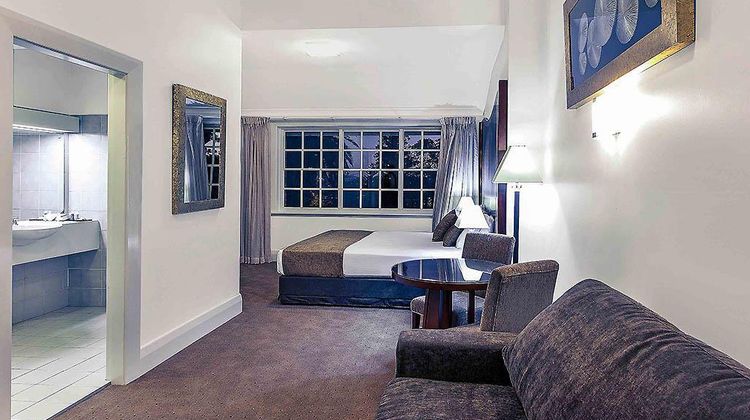 Mercure Monte Pio Hotel & Conference Ctr Room