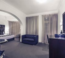 Mercure Monte Pio Hotel & Conference Ctr Room