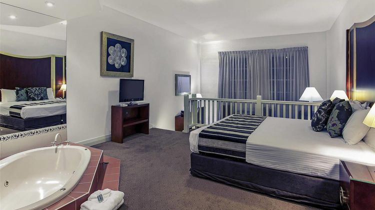 Mercure Monte Pio Hotel & Conference Ctr Room
