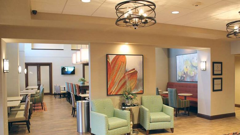 <b>Hampton Inn Cape Girardeau I-55 East Lobby</b>. Images powered by <a href="https://iceportal.shijigroup.com/" title="IcePortal" target="_blank">IcePortal</a>.