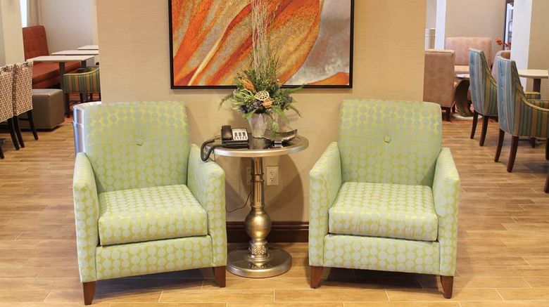 <b>Hampton Inn Cape Girardeau I-55 East Lobby</b>. Images powered by <a href="https://iceportal.shijigroup.com/" title="IcePortal" target="_blank">IcePortal</a>.