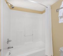 Baymont Inn & Suites Pigeon Forge Room