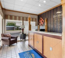 Baymont Inn & Suites Pigeon Forge Lobby