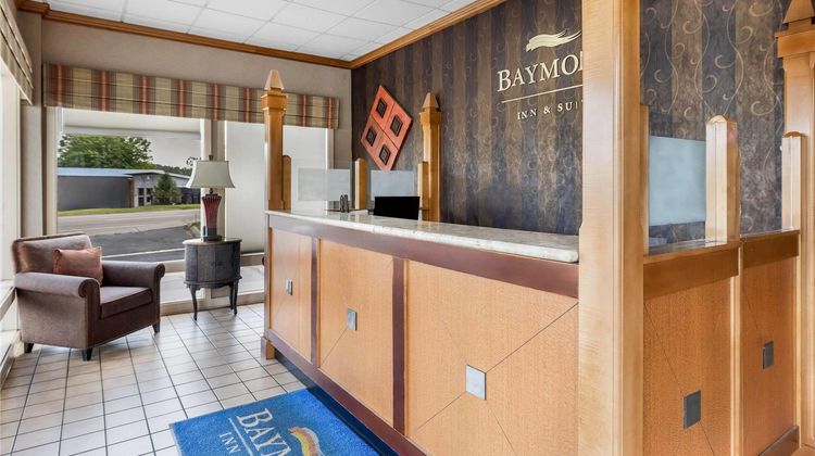 Baymont Inn & Suites Pigeon Forge Lobby