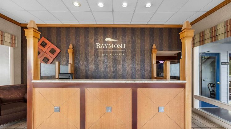 Baymont Inn & Suites Pigeon Forge Lobby