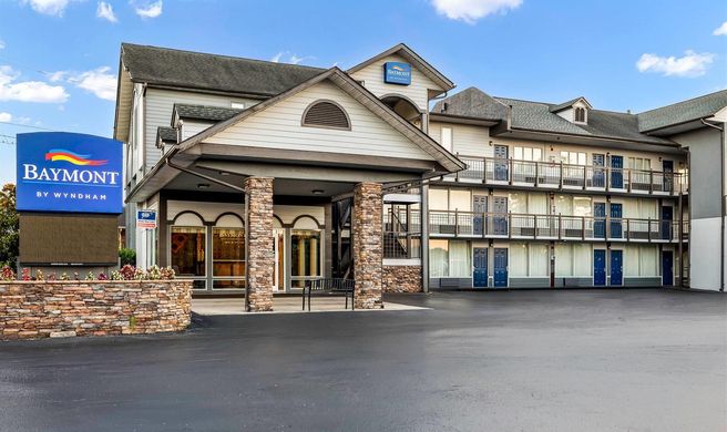 Baymont Inn & Suites Pigeon Forge Exterior