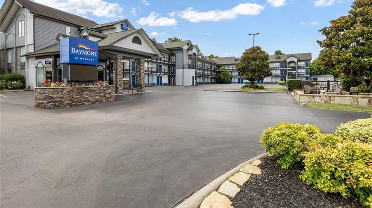 Baymont Inn & Suites Pigeon Forge Exterior