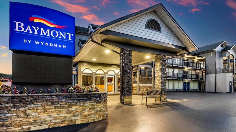 Baymont Inn & Suites Pigeon Forge Exterior