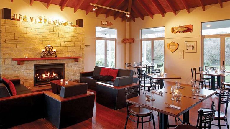 <b>Ramada Resort Rotorua Marama Restaurant</b>. Images powered by <a href="https://iceportal.shijigroup.com/" title="IcePortal" target="_blank">IcePortal</a>.