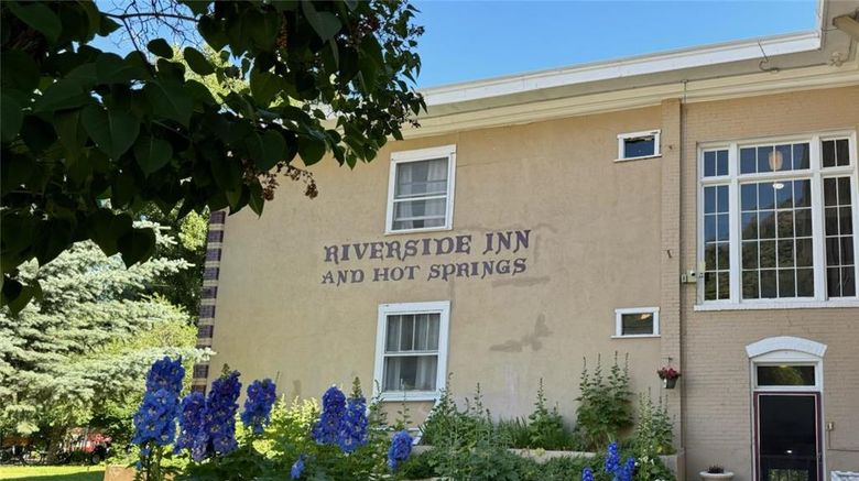 <b>Riverside Hot Springs Inn & Spa Exterior</b>. Images powered by <a href="https://iceportal.shijigroup.com/" title="IcePortal" target="_blank">IcePortal</a>.