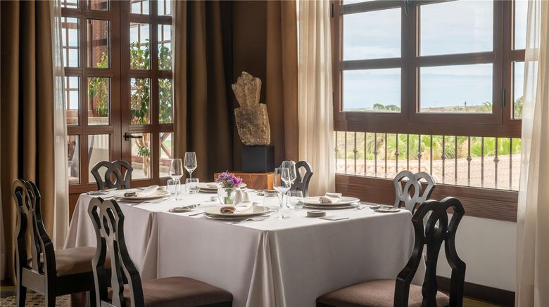 <b>Melia Hacienda del Conde Restaurant</b>. Images powered by <a href="https://iceportal.shijigroup.com/" title="IcePortal" target="_blank">IcePortal</a>.