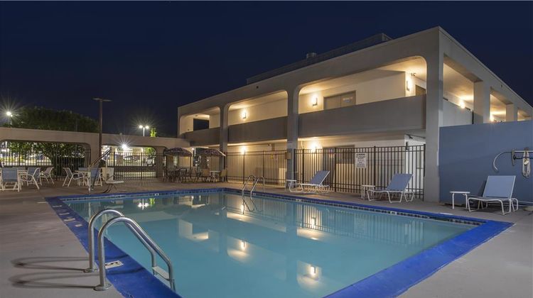 Best Western Salisbury Plaza Pool