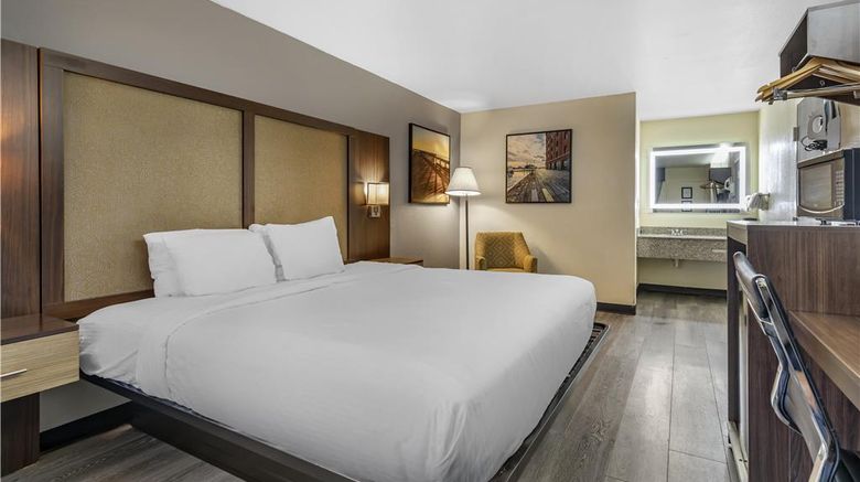 <b>Best Western Salisbury Plaza Room</b>. Images powered by <a href="https://iceportal.shijigroup.com/" title="IcePortal" target="_blank">IcePortal</a>.