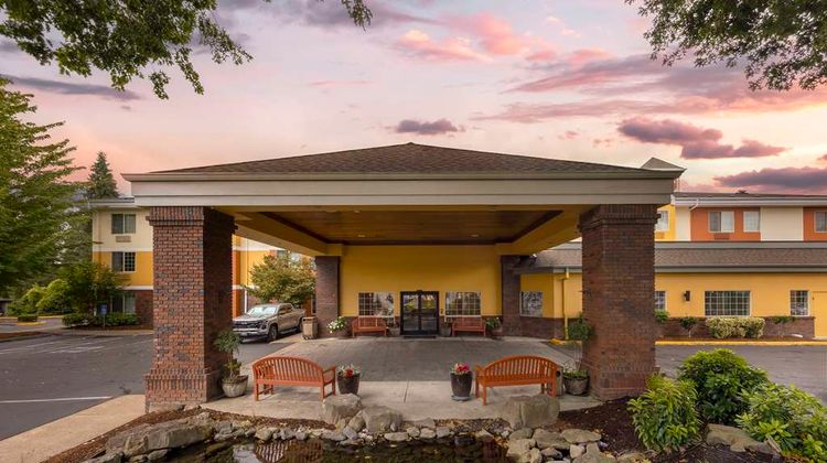 Best Western Plus Northwind Inn & Suites Exterior