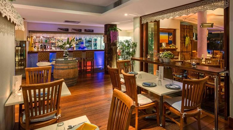 <b>Ramada Resort by Wyndham Golden Beach Restaurant</b>. Images powered by <a href="https://iceportal.shijigroup.com/" title="IcePortal" target="_blank">IcePortal</a>.