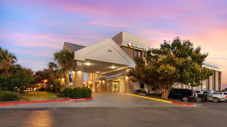 <b>Best Western Plus Austin Central Exterior</b>. Images powered by <a href="https://iceportal.shijigroup.com/" title="IcePortal" target="_blank">IcePortal</a>.