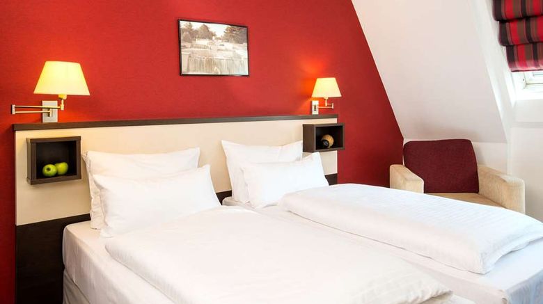<b>NH Wien City Room</b>. Images powered by <a href="https://iceportal.shijigroup.com/" title="IcePortal" target="_blank">IcePortal</a>.