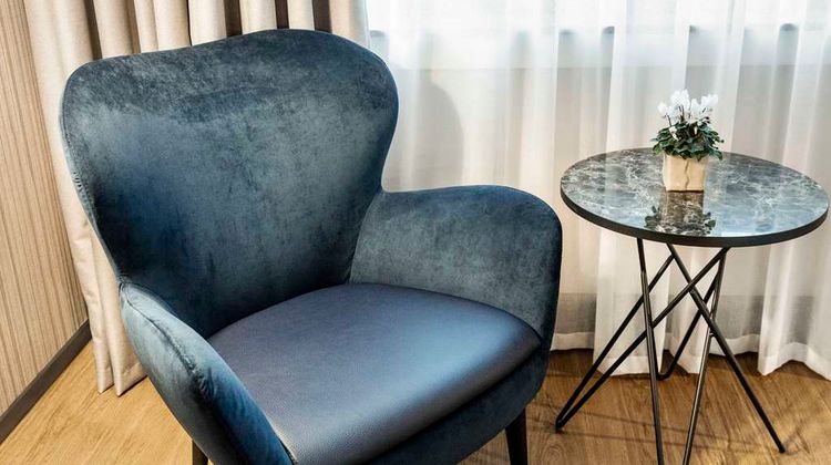 NH Luxembourg Airport Room