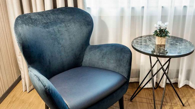 <b>NH Luxembourg Airport Room</b>. Images powered by <a href="https://iceportal.shijigroup.com/" title="IcePortal" target="_blank">IcePortal</a>.