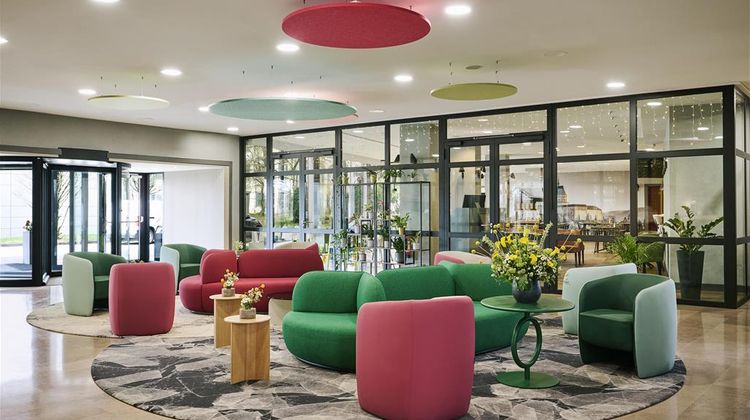 NH Luxembourg Airport Lobby