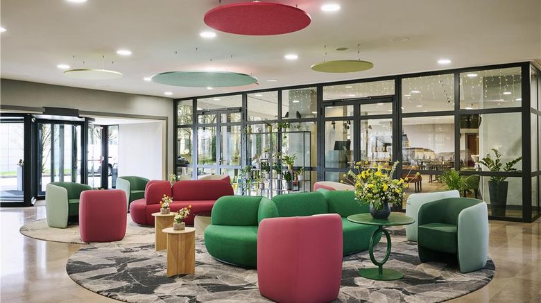 <b>NH Luxembourg Airport Lobby</b>. Images powered by <a href="https://iceportal.shijigroup.com/" title="IcePortal" target="_blank">IcePortal</a>.
