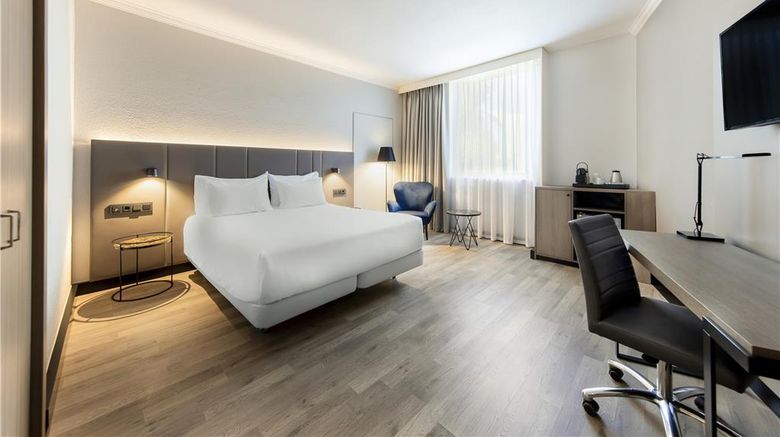 <b>NH Luxembourg Airport Room</b>. Images powered by <a href="https://iceportal.shijigroup.com/" title="IcePortal" target="_blank">IcePortal</a>.