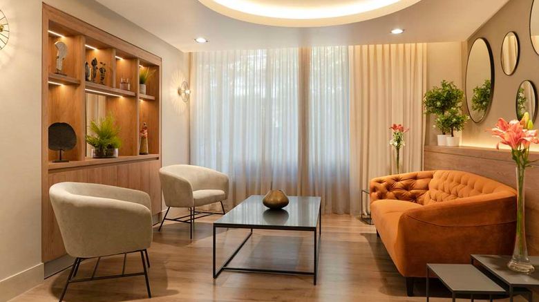 <b>NH Ciudad De Santiago Lobby</b>. Images powered by <a href="https://iceportal.shijigroup.com/" title="IcePortal" target="_blank">IcePortal</a>.