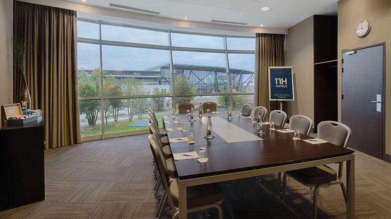 <b>NH Lyon Airport Meeting</b>. Images powered by <a href="https://iceportal.shijigroup.com/" title="IcePortal" target="_blank">IcePortal</a>.