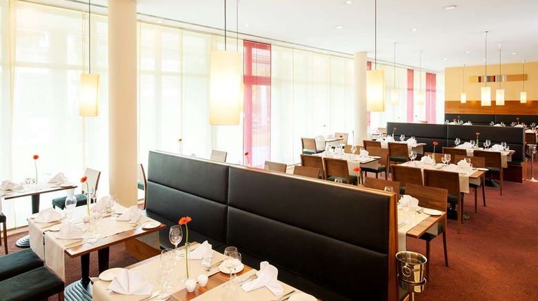 <b>NH Munchen Ost Conference Center Restaurant</b>. Images powered by <a href="https://iceportal.shijigroup.com/" title="IcePortal" target="_blank">IcePortal</a>.