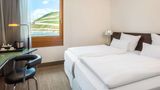 <b>NH Bingen Room</b>. Images powered by <a href="https://iceportal.shijigroup.com/" title="IcePortal" target="_blank">IcePortal</a>.