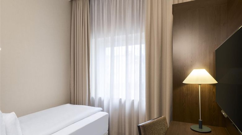 <b>NH Duesseldorf Koenigsallee Room</b>. Images powered by <a href="https://iceportal.shijigroup.com/" title="IcePortal" target="_blank">IcePortal</a>.