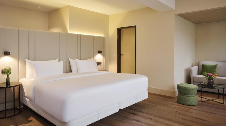 <b>NH Duesseldorf Koenigsallee Room</b>. Images powered by <a href="https://iceportal.shijigroup.com/" title="IcePortal" target="_blank">IcePortal</a>.