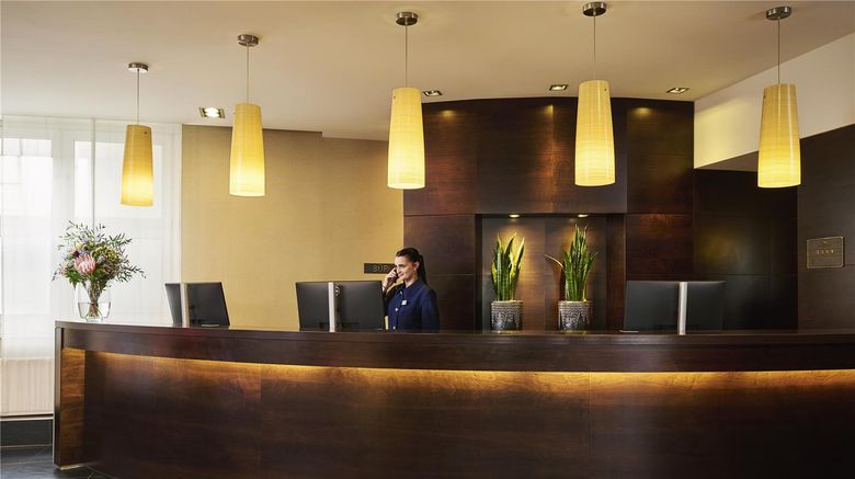 <b>NH Duesseldorf Koenigsallee Lobby</b>. Images powered by <a href="https://iceportal.shijigroup.com/" title="IcePortal" target="_blank">IcePortal</a>.