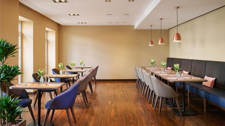 <b>NH Duesseldorf Koenigsallee Restaurant</b>. Images powered by <a href="https://iceportal.shijigroup.com/" title="IcePortal" target="_blank">IcePortal</a>.