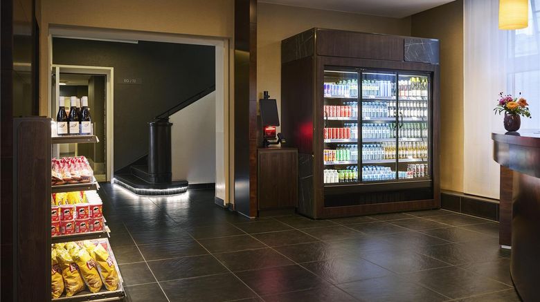 <b>NH Duesseldorf Koenigsallee Lobby</b>. Images powered by <a href="https://iceportal.shijigroup.com/" title="IcePortal" target="_blank">IcePortal</a>.
