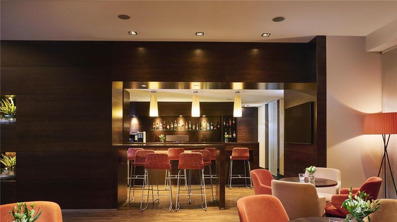 <b>NH Duesseldorf Koenigsallee Restaurant</b>. Images powered by <a href="https://iceportal.shijigroup.com/" title="IcePortal" target="_blank">IcePortal</a>.