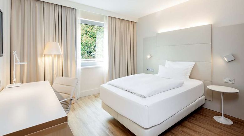 <b>NH Dusseldorf City Nord Room</b>. Images powered by <a href="https://iceportal.shijigroup.com/" title="IcePortal" target="_blank">IcePortal</a>.