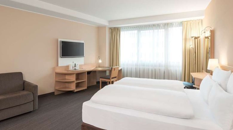 <b>NH Dusseldorf City Suite</b>. Images powered by <a href="https://iceportal.shijigroup.com/" title="IcePortal" target="_blank">IcePortal</a>.