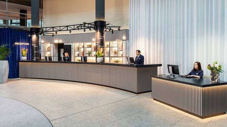 NH Dusseldorf City Lobby