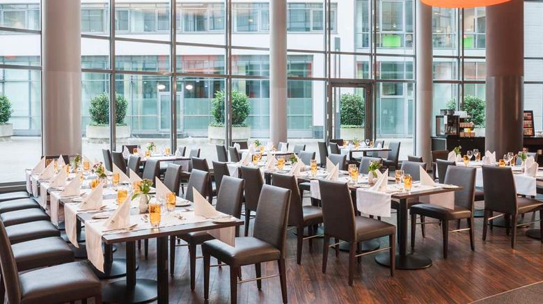 <b>NH Dusseldorf City Restaurant</b>. Images powered by <a href="https://iceportal.shijigroup.com/" title="IcePortal" target="_blank">IcePortal</a>.