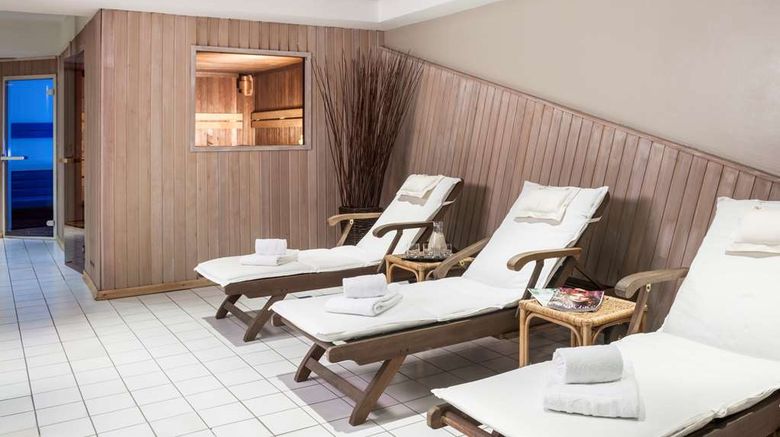 <b>NH Frankfurt Airport Pool</b>. Images powered by <a href="https://iceportal.shijigroup.com/" title="IcePortal" target="_blank">IcePortal</a>.