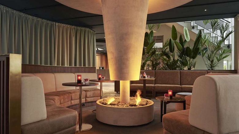 <b>NH Frankfurt Airport Restaurant</b>. Images powered by <a href="https://iceportal.shijigroup.com/" title="IcePortal" target="_blank">IcePortal</a>.