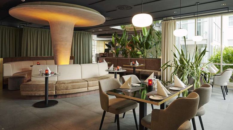 <b>NH Frankfurt Airport Restaurant</b>. Images powered by <a href="https://iceportal.shijigroup.com/" title="IcePortal" target="_blank">IcePortal</a>.