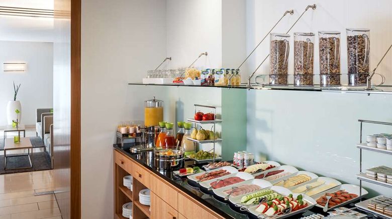 <b>NH Frankfurt Messe Restaurant</b>. Images powered by <a href="https://iceportal.shijigroup.com/" title="IcePortal" target="_blank">IcePortal</a>.