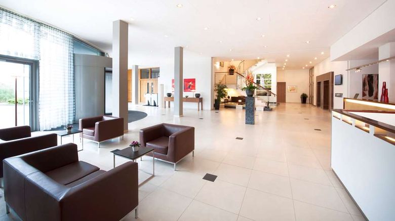 <b>NH Frankfurt Niederrad Lobby</b>. Images powered by <a href="https://iceportal.shijigroup.com/" title="IcePortal" target="_blank">IcePortal</a>.