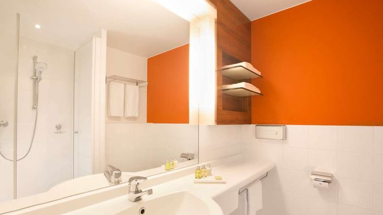 <b>NH Frankfurt Niederrad Room</b>. Images powered by <a href="https://iceportal.shijigroup.com/" title="IcePortal" target="_blank">IcePortal</a>.