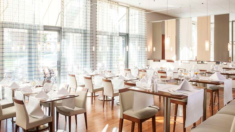 <b>NH Frankfurt Niederrad Restaurant</b>. Images powered by <a href="https://iceportal.shijigroup.com/" title="IcePortal" target="_blank">IcePortal</a>.