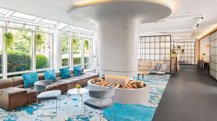 NH Hamburg Mitte Lobby