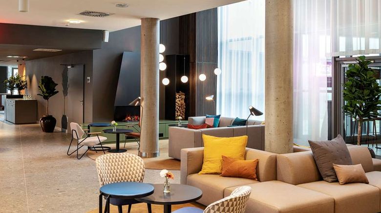 <b>NH Koeln Altstadt Lobby</b>. Images powered by <a href="https://iceportal.shijigroup.com/" title="IcePortal" target="_blank">IcePortal</a>.
