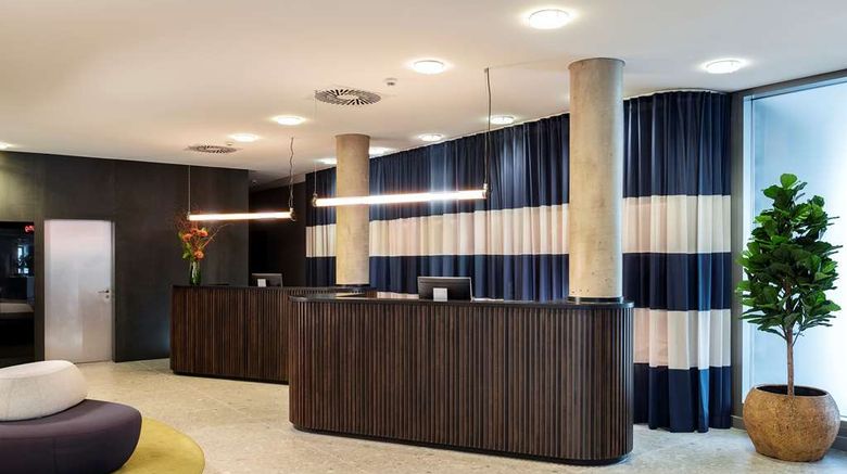 <b>NH Koeln Altstadt Lobby</b>. Images powered by <a href="https://iceportal.shijigroup.com/" title="IcePortal" target="_blank">IcePortal</a>.